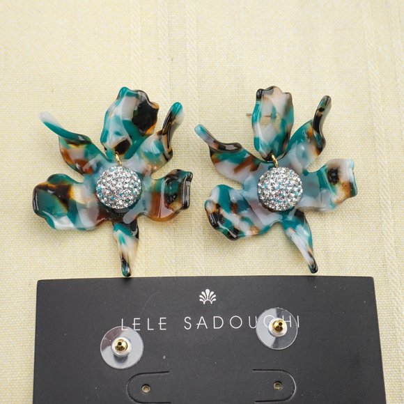 NEW Lele Sadoughi Crystal Lily Small Statement Earrings in Abalone - Picture 4 of 6